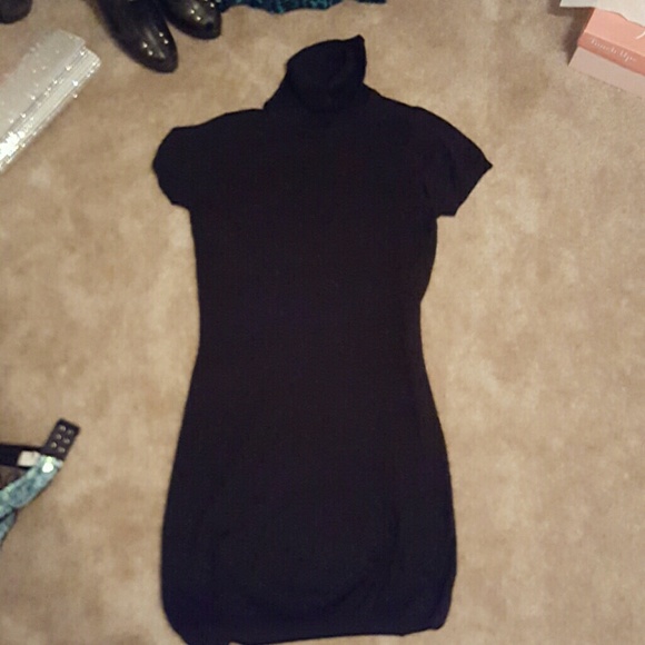 Venus tirtle neck short sleeve dress