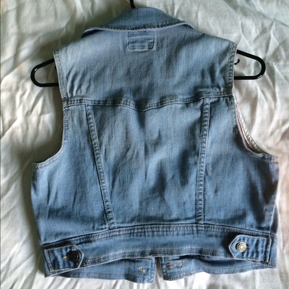 Light wash denim vest - Picture 2 of 3