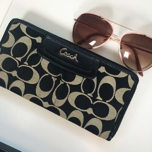 🎉ON SALE🎉 Coach Signature Zip Around Wallet
