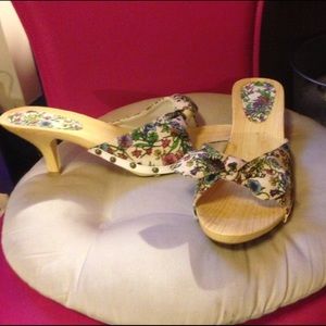 Floral shoes and bag set