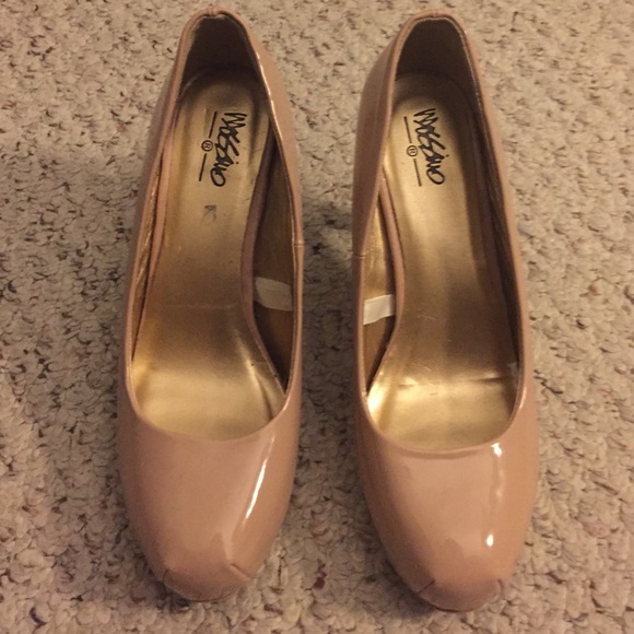 Nude pumps