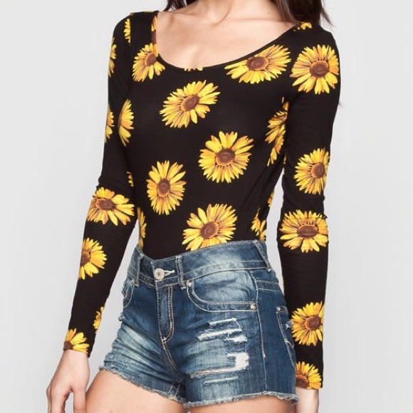 🚫SOLD🚫Eyeshadow Sunflower Crop Longsleeve Floral