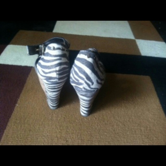 Brown zebra print wedges