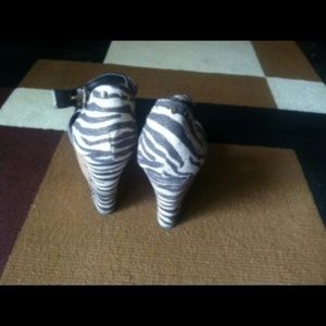 Brown zebra print wedges