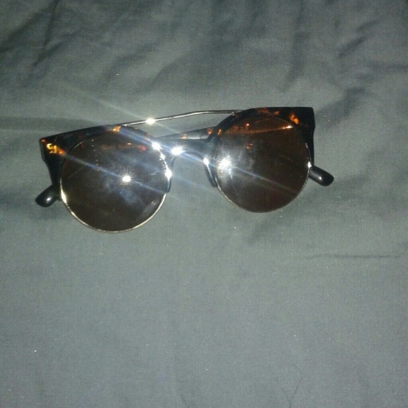Vintage looking sunglasses