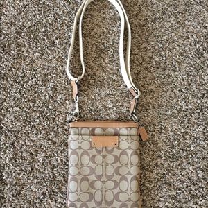 Coach cross body Classic design in tan