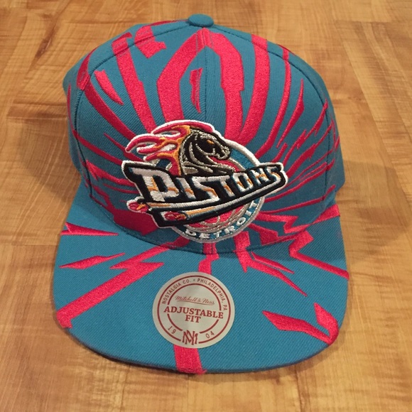 CLASSIC Detroit Pistons SnapBack!!