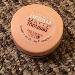 Maybelline Dream Matte Mousse Light 5