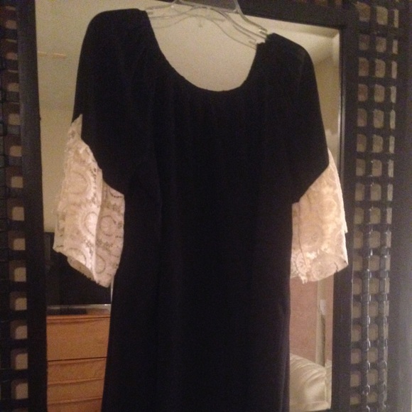 BELL-SLEEVE SHIFT DRESS
