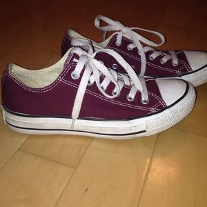 Fairly worn maroon converse size 7