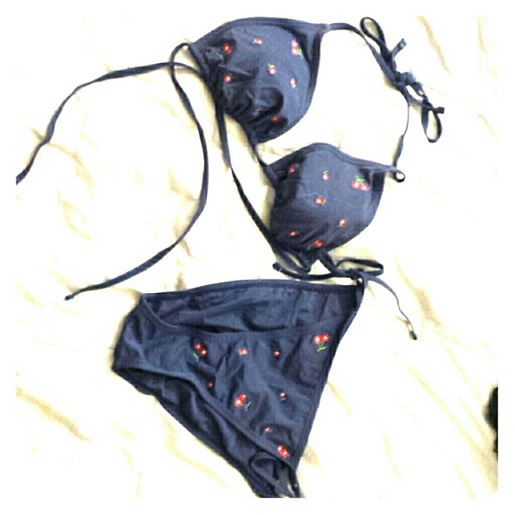 Super cute triangle top bikini & side tie bottom