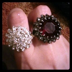 2 adjustable sized rings