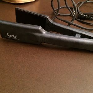 Accept any offer. Sedu Flat Iron Model SU-150A
