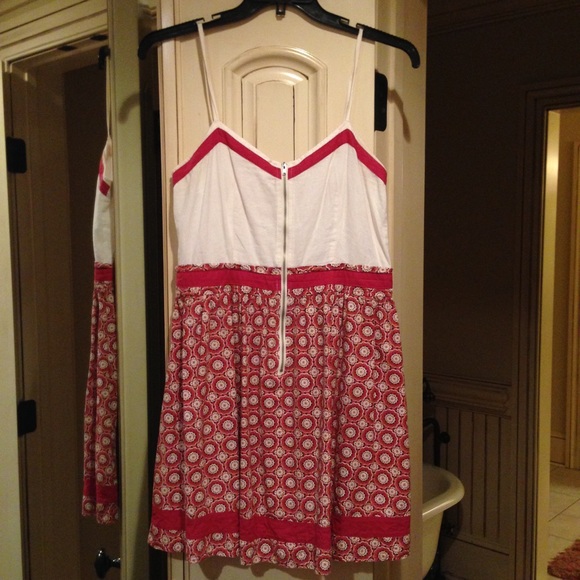 Burgundy print a-line dress with front zipper