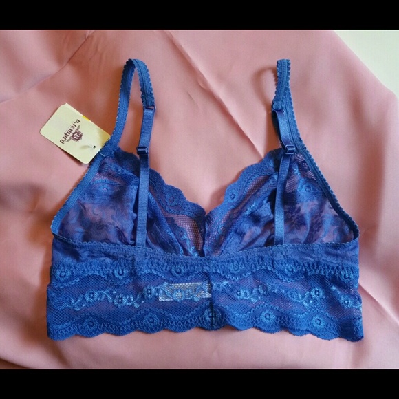 ✋SOLD IN BUNDLE✋ Bralette Blue Lace- M - Picture 2 of 3
