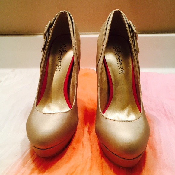 Champagne-Colored Heels w/Buckle Embellishment! - Picture 2 of 4