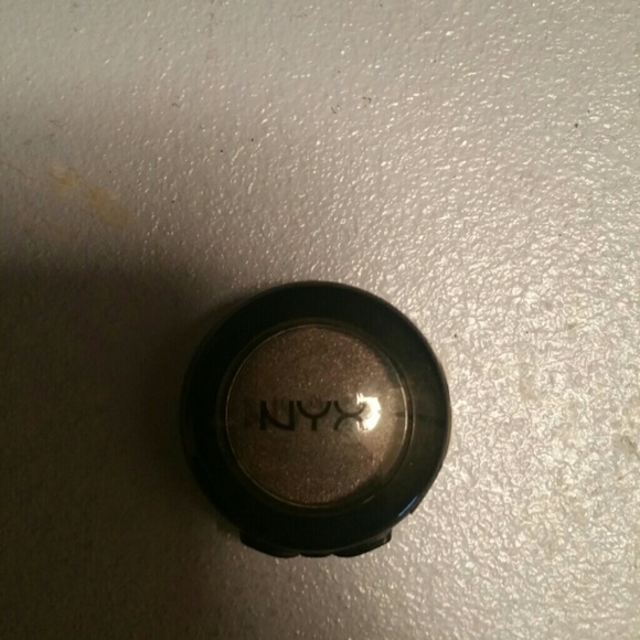NYX Cosmetics eye shadow