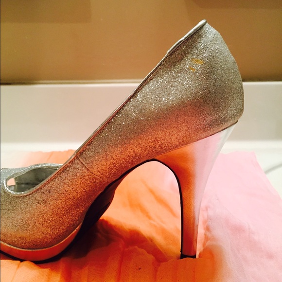 RAMPAGE "Gracee" Silver w/Sequins Peep-Toe Heels😍 - Picture 3 of 4