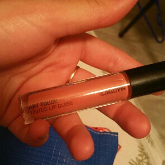 Cailyn. Tinted lip gloss