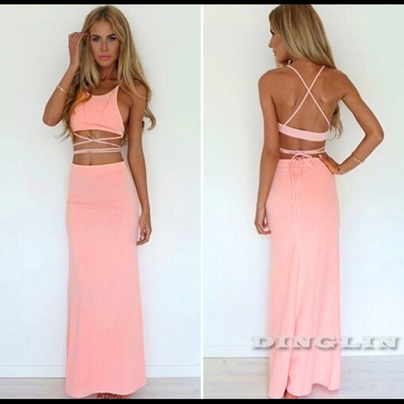 Dresses & Skirts - Sexy maxi dress (size s-m frame)