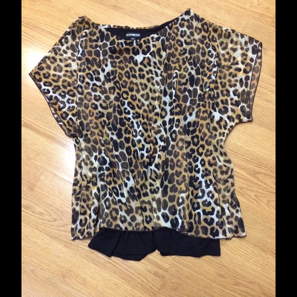 Sexy cute leopard  print top!🌺