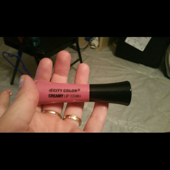 Creamy lip stain. City color.