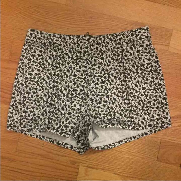 bullhead floral daisy print hot short 3