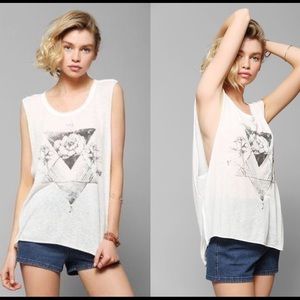 UO Traingle Rose Muscle Tee