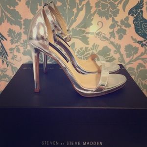 Steven Madden Rykie Silver Metal Heels