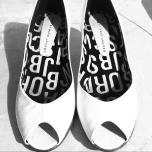 Used Marc Jacobs Vtg has scratch on one side