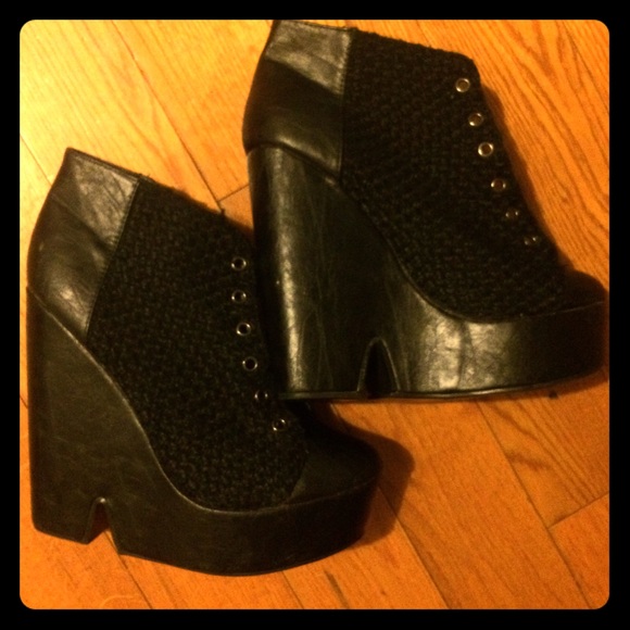 Wedge shoes from Urban Outfitters worn once
