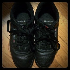 Rebook sz 7 classics sneakers Authentic