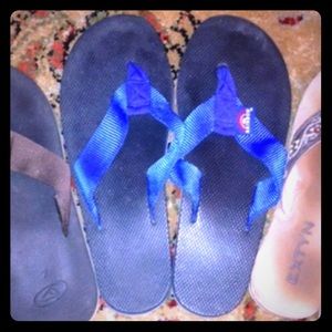 🌈 RAINBOW SLIPPERS: Blue & Black. 6.5/7 🌈 in EUC