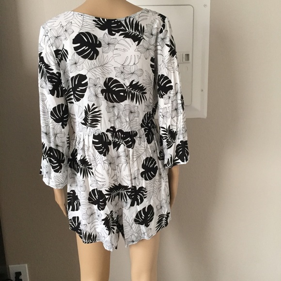 ⭐️5 STAR rated! DALI gray & black romper - Picture 5 of 5