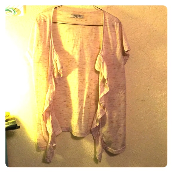 Pink light loose shawl with ruffles