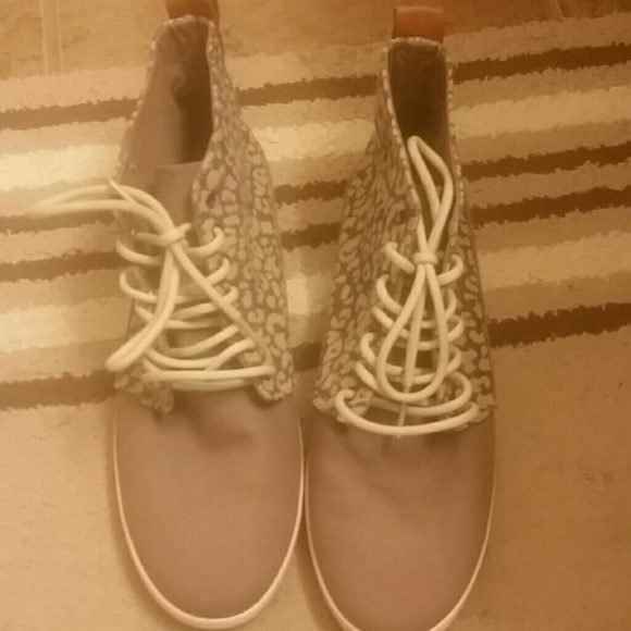 Reef canvas animal print shoes