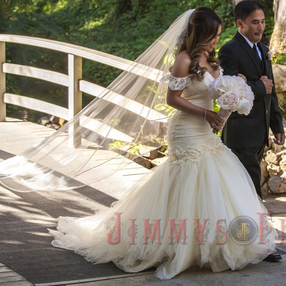 SOLD!!!!!! Lace mermaid sweetheart wedding gown - Picture 2 of 4