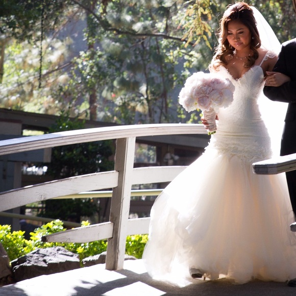 SOLD!!!!!! Lace mermaid sweetheart wedding gown - Picture 3 of 4