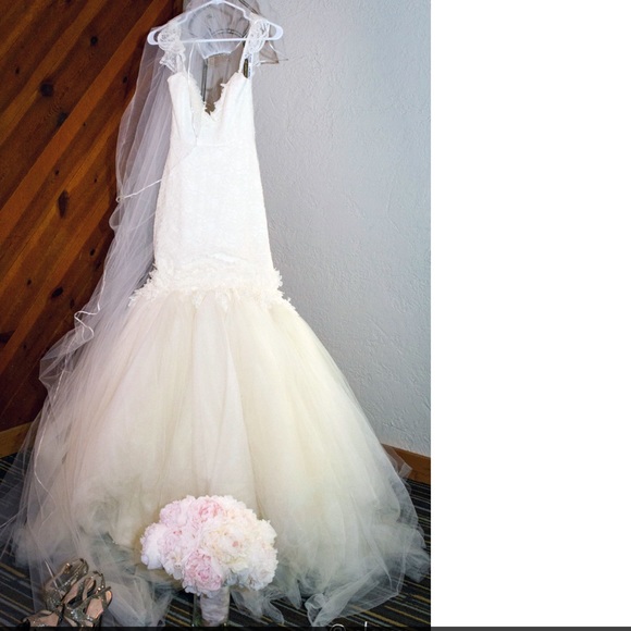 SOLD!!!!!! Lace mermaid sweetheart wedding gown - Picture 4 of 4