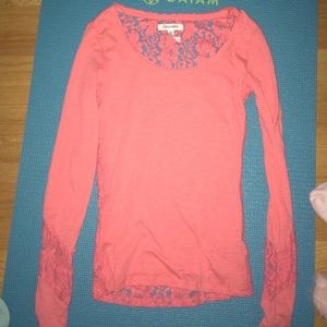 Long sleeved shirt with lace back