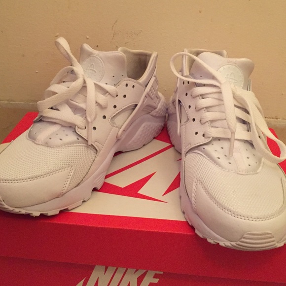 White Nike Huarache