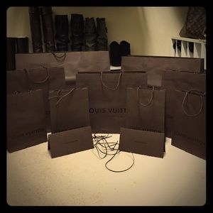 Louis Vuitton - 9 bags, 2 envelopes and 2 ribbons!