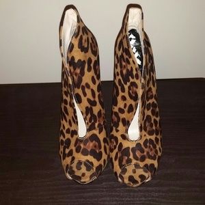 Peep toe leopard print bootie