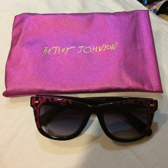 Betsy Johnson sunnies