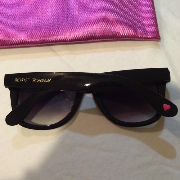Betsy Johnson sunnies