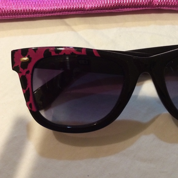 Betsy Johnson sunnies main image 4