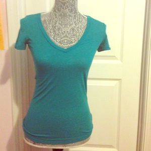 Teal short sleeve v-neck tee
