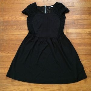 H&M Short-sleeve Black Dress