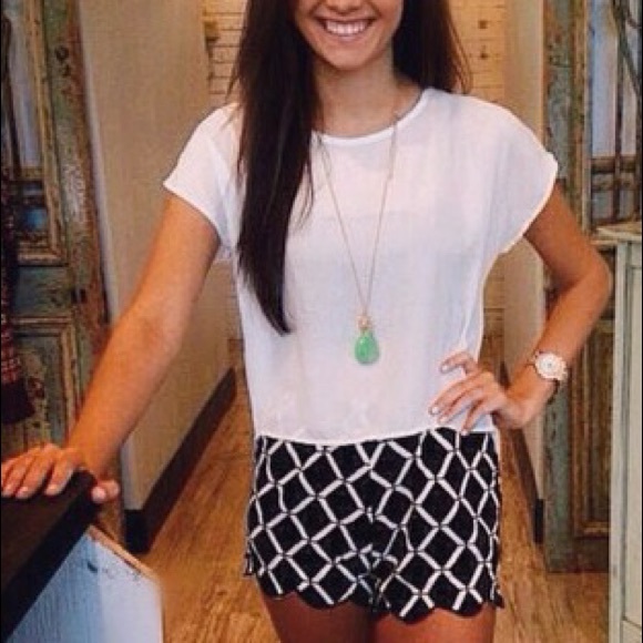 Scolloped high waisted shorts!! Great for game day - Picture 1 of 1