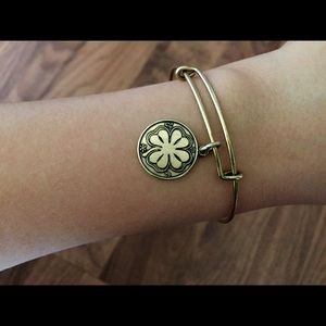*NEW* Alex & Ani 4 leaf clover charm bracelet
